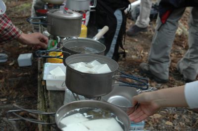 愛宕山山頂で湯豆腐